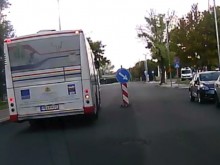 Шофьор: Правилата за движение важат ли за автобусите?
