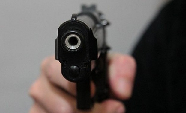 Млад мъж се простреля с газов пистолет на бензиностанция Лукойл