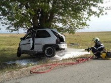 Ужас! Млада жена се размаза с "Опел" в дърво