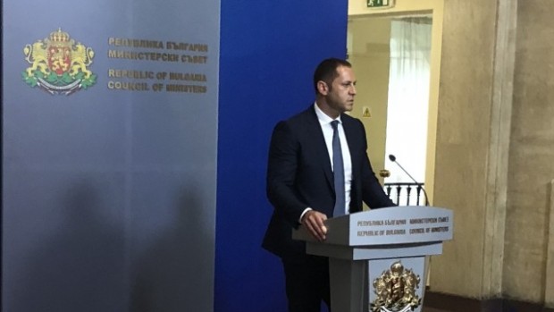 bTV
Номинираният за транспортен министър Александър Манолев поиска от премиера номинацията