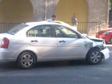 Нагло такси реши да прави обратен завой насред пловдивски булевард, вижте резултата