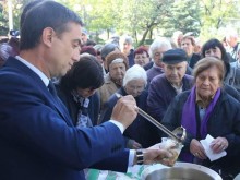 Кметът на "Западен" раздава курбан за здраве