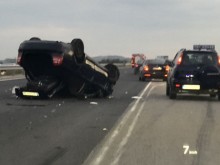 Кола се обърна и затапи магистралата от Бургас към Пловдив