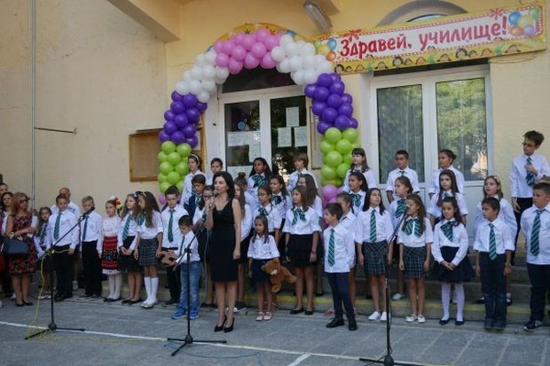 Просветният министър Красимир Вълчев е издал заповед че училищата нямат право да