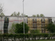Английската се мести в нова сграда заради незавършения ремонт?
