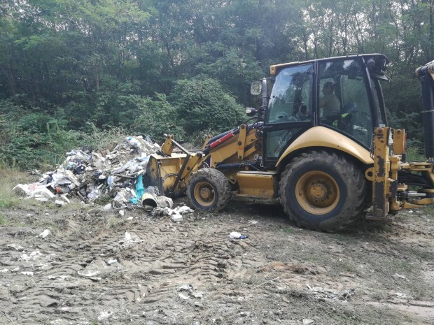 Тонове отпадъци бяха събрани в горите в землището на варненския