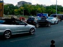 След намаханата кака: Дама кара "Порше", говори си по телефона и гази закона
