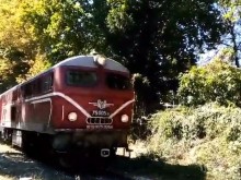 Ето какво очаква учителките, превели деца през прелез при спуснати бариери