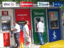 Задържаха двама българи в Турция за източване на карти от банкомати