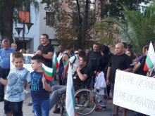 Казаха: Работниците в заводите на Миню Стайков може да продължат да ходят на работа