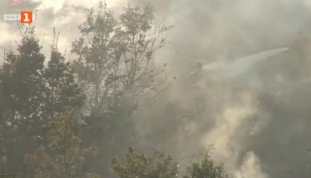 Пожарът който се разгоря в неделя вечер край Баня Пловдивско