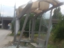 Пловдивска спирка в ужасяващо състояние