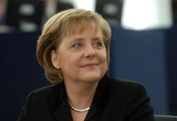 Германската канцлерка Ангела Меркел разкри че е контрабандирала пари като
