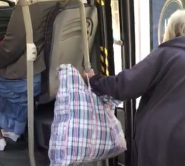 Възрастна жена бе свалена от автобус номер 20 на масовия