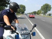 Моторизиран полицай е със счупен крак след сблъсък с автобус до Пловдив