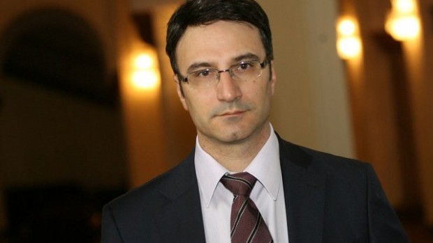 bTV
Бившият енергиен министър и настоящ общински съветник Трайчо Трайков има