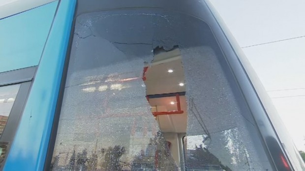 Два са засегнатите столични трамвая с пукнати стъкла и щети