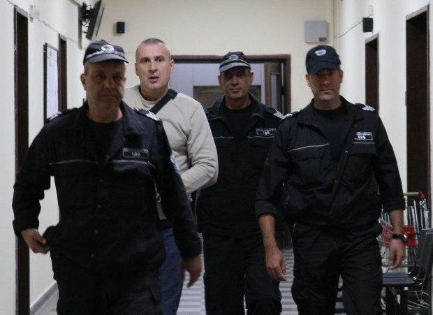 Plovdiv24 bg
И днес продължава делото срещу експолицая Венцислав Караджов предаде репортер