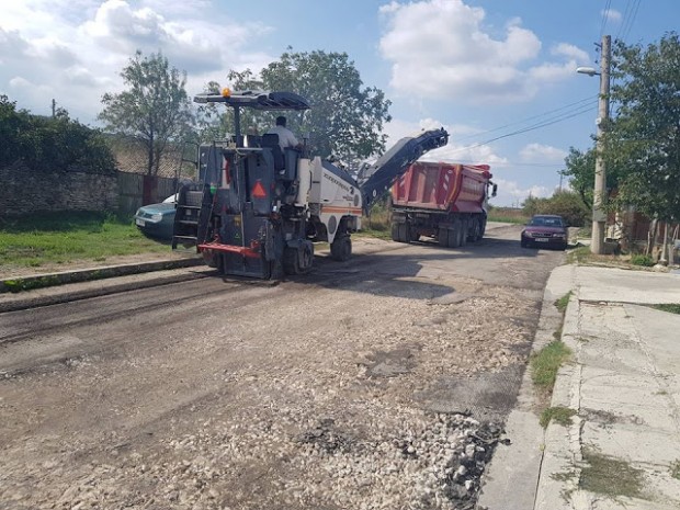 В Девня започна мащабна рехабилитация на общинската пътна мрежа 22