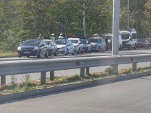 Полицейска акция на "Скобелева майка", спират наред!