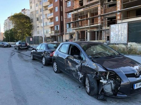 Varna24.bg 24-годишна девойка помете на пияна глава шест коли снощи