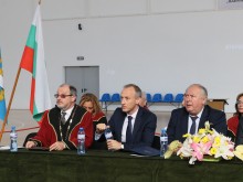 Образователният министър с важен коментар в Пловдив за заплатите и скъпите учебници