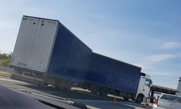 Тежка катастрофа предизвика километрично задръстване на автомагистрала Тракия днес следобед