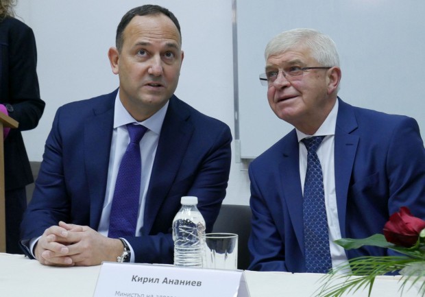 Министърът на здравеопазването Кирил Ананиев е предложил два варианта за