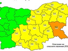 Много дъжд вещаят за понеделник, вече има и "оранжев" код!