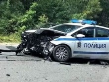 Адско ПТП с патрулка, жена загина, четирима са ранени!