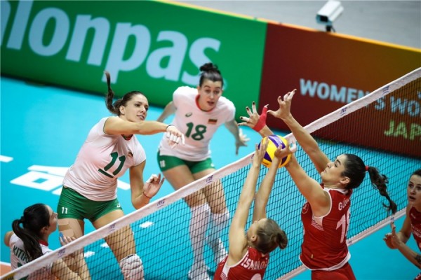 Женският национален отбор по волейбол на България отстъпи на Турция