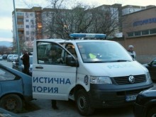 Труп на мъж на пейка пред вход на блок шокира жители на Кючука!