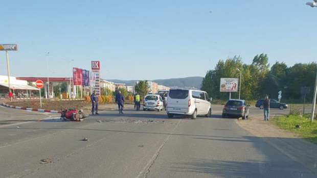 Микробус отнесе мотоциклет край Слънчев бряг, съобщават очевидци на Burgas24.bg.