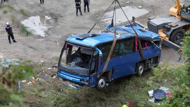 Нова тв
Жертвите на жестоката автобусна катастрофа край Своге станаха 19.