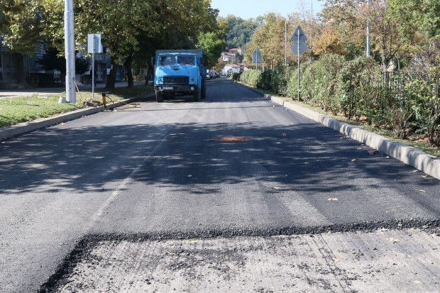 Вече започна асфалтирането на южното платно на бул Шести септември