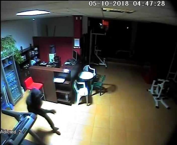 Маскиран крадец се промъкна снощи във фитнес зала Adicted в