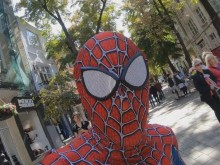 Спайдърмен проговори пред Plovdiv24.bg! Разкри какво търси по покривите в Пловдив