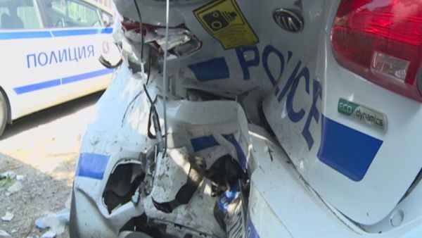 Шофьор блъсна умишлено полицейски автомобил в опит да осуети проверка