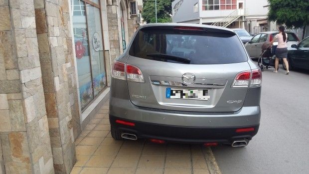 Дама паркира на тротоар в Пловдив За нарушението й има