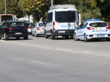 Екшън в Пловдив! 6 патрулки, полицейски бус и линейка на "Найчо Цанов"!