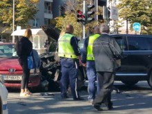 Джип и лек автомобил катастрофираха на "Македония" в Пловдив