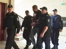 Малката Рижа окован с вериги, ще го съдят за поредното "геройство"
