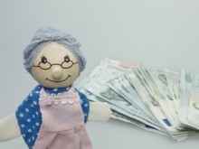 Така се прави! Румъния удвоява пенсиите