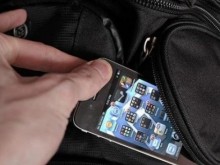 Хванаха момчето и момичето, които крадат телефони от раниците на деца в пловдивски училища