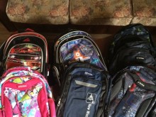 13 деца без родители получиха учебни пособия и раници