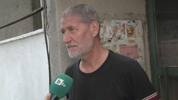Продължава разследването на палежа пред дома на фоторепортера Борислав Пенков в Бургас.Гума
