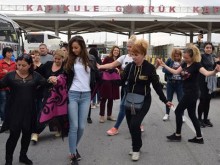 Нашенци вият кръшни хора на границата след евтин шопинг в Турция
