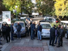 Около 30 човека протестираха пред Съдебната палата в Пловдив в подкрепа на наши граничари