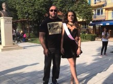 Малката щерка на Митьо Очите пое семейния бизнес, стана шефка на такситата