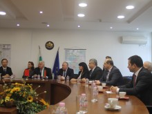 Подписано е споразумение за установяване на побратимени отношения между област Пловдив и Хайнан